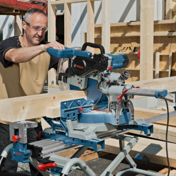 Пила торцовочная Bosch GCM 12 SDE